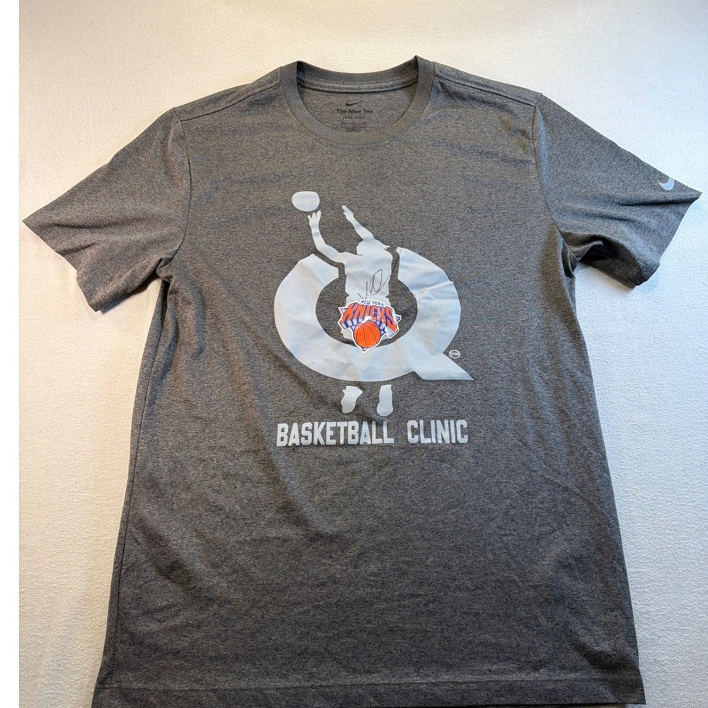 Nike NY Knicks Basketball Clinic Mens S Gray Dri-FIT Tee Signed Auto No COA